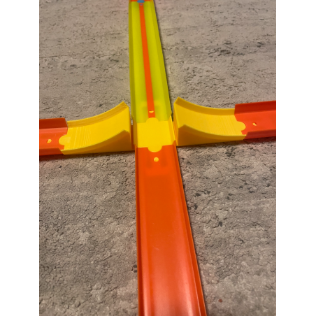 Saut croisé compatible Hot Wheels
