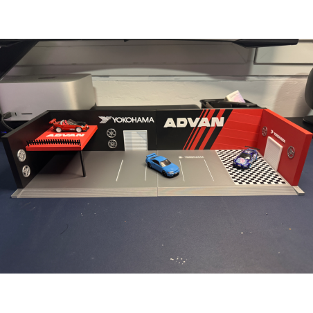 Mega Garage Advan grand format à l'échelle 1/64