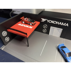 Mega Garage Advan grand format à l'échelle 1/64